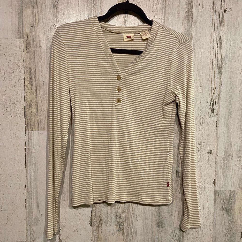 NWT Levi’s Tan White Striped The Henley Slim Fit Dreamy Rib Long Sleeve Medium